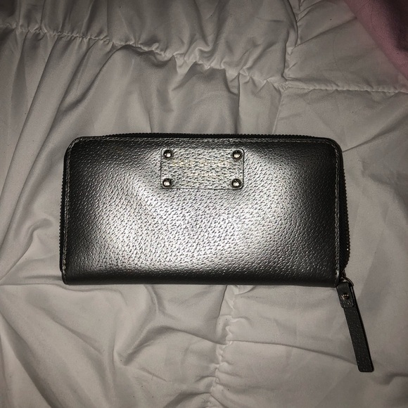 Gently used Kate spade wallet! - Picture 1 of 5
